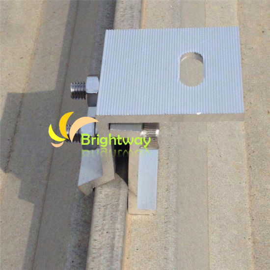 Alazamiento de aluminio AAJ010 para la instalación del sistema solar de baldosas de acero del techo